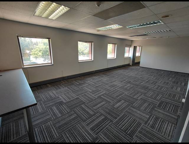 2,037M² OFFICE TO LET IN VORNA VALLEY